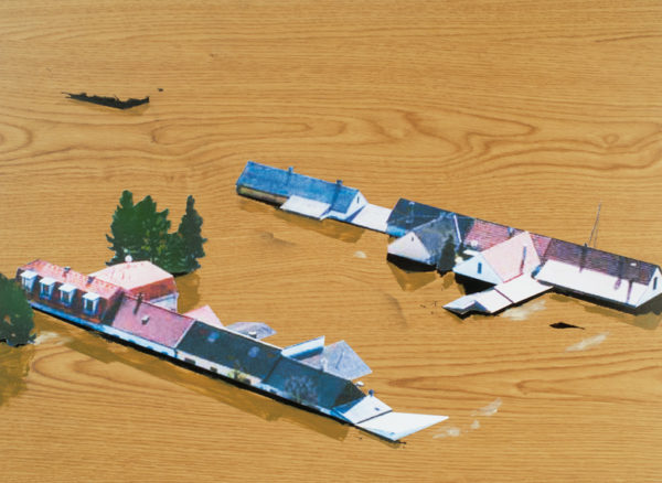 Felix Malnig, Überschwemmung, Collage, Öl, Lackspray auf Holz, 46 cm x 64 cm, 2015 (inkl. Rahmen)